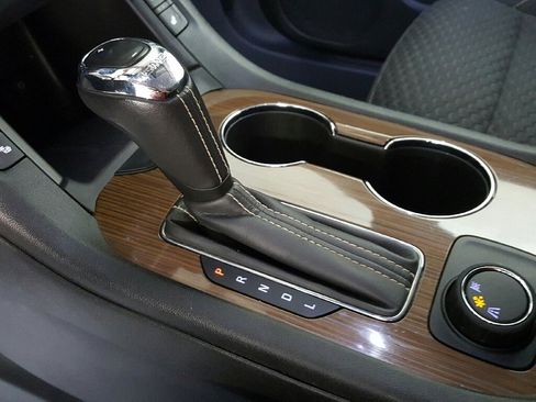 Used 2019 GMC Acadia SLE image 15