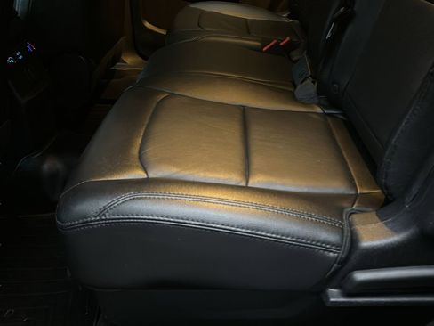 Used 2016 Ford Explorer XLT w/ Equipment Group 202A AWD/4WD image 12