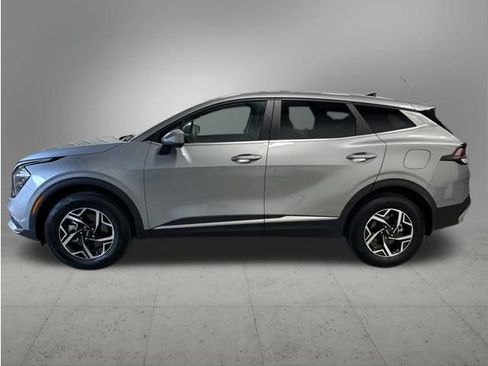 Used 2023 Kia Sportage LX AWD/4WD image 2