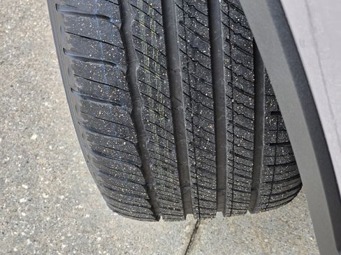 New 2026 Volvo XC40 B4 Core w/ Climate Package image 13