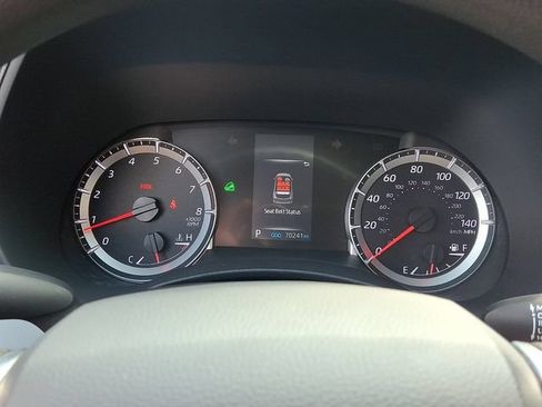 Used 2021 Toyota Highlander L AWD/4WD image 26