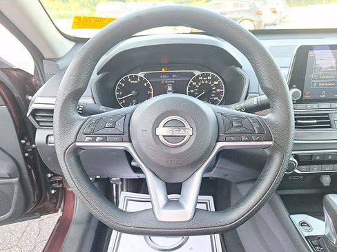 Certified 2025 Nissan Altima 2.5 SV FWD image 13