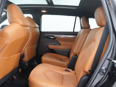 Used 2022 Toyota Highlander Platinum image 22