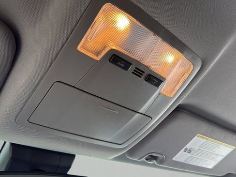 Used 2018 Toyota Highlander LE image 22