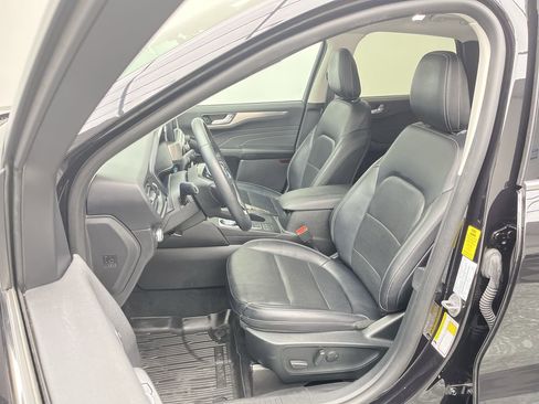 Used 2022 Ford Escape Titanium w/ Class II Trailer Tow Package image 11