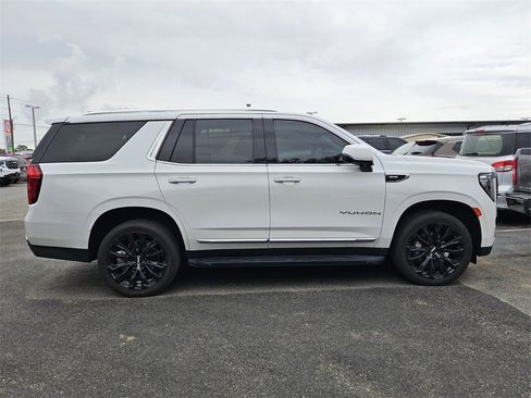 Used 2022 GMC Yukon SLT w/ SLT Premium Package image 10