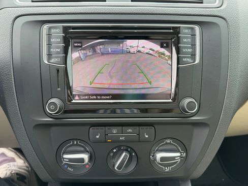 Used 2017 Volkswagen Jetta SE FWD image 27