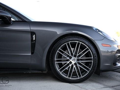 Used 2018 Porsche Panamera 4S image 18