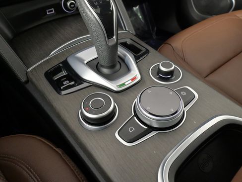 Used 2023 Alfa Romeo Stelvio Ti image 54