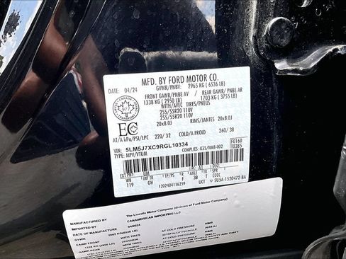 Used 2024 Lincoln Aviator Reserve AWD/4WD image 3