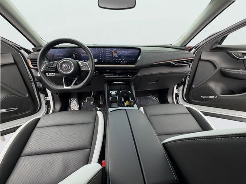 Used 2025 Buick Envision Sport Touring image 2