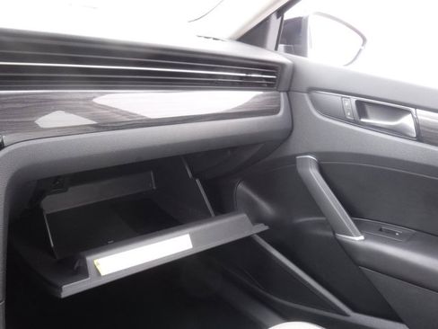 Used 2020 Volkswagen Passat 2.0T R-Line image 28