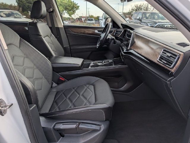Used 2024 Volkswagen Atlas SE FWD image 32