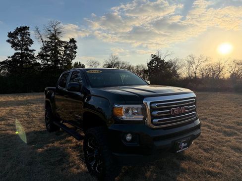 Used 2019 GMC Canyon SLE w/ SLE Convenience Package image 2