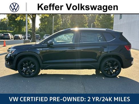 Certified 2023 Volkswagen Taos SE FWD image 2