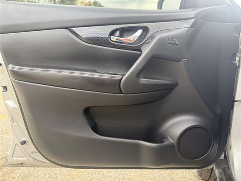 Used 2019 Nissan Rogue SL w/ Premium Package image 34