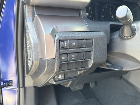 Used 2024 Toyota Tacoma SR5 AWD/4WD image 15