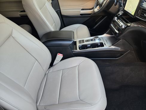 Certified 2022 Ford Explorer Limited w/ Equipment Group 301A image 10