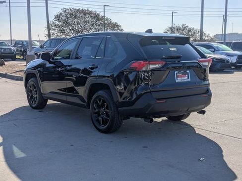 Used 2022 Toyota RAV4 LE image 7