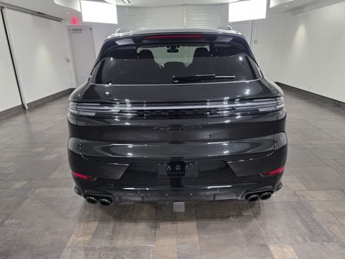 Used 2025 Porsche Cayenne GTS AWD/4WD image 5