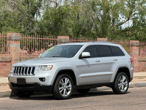 Used 2013 Jeep Grand Cherokee Laredo AWD/4WD image 1