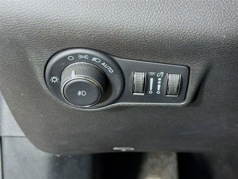 Used 2023 Jeep Compass Trailhawk w/ Sun and Sound Group AWD/4WD image 17