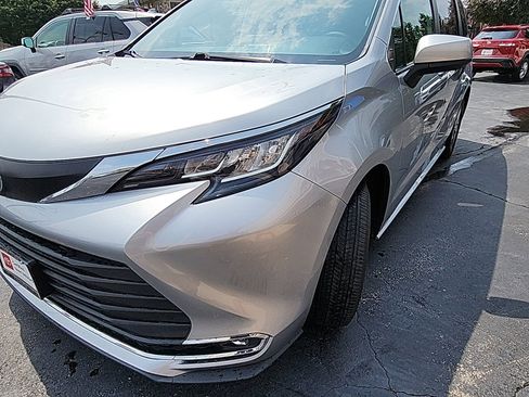 Certified 2023 Toyota Sienna XLE image 10