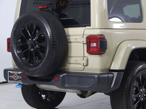 Used 2022 Jeep Wrangler Unlimited Sahara AWD/4WD image 43