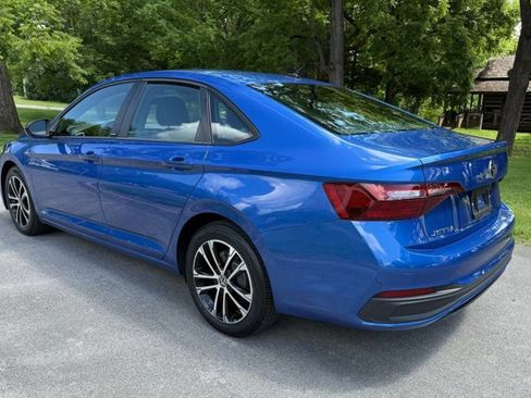 Used 2023 Volkswagen Jetta Sport FWD image 9