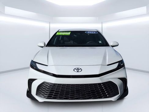 Used 2025 Toyota Camry SE FWD image 8
