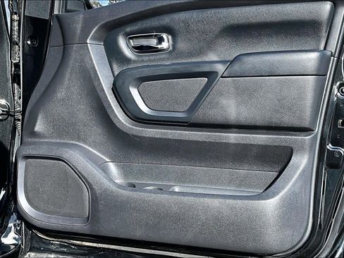 Used 2019 Nissan Titan SV w/ SV Convenience Package image 22