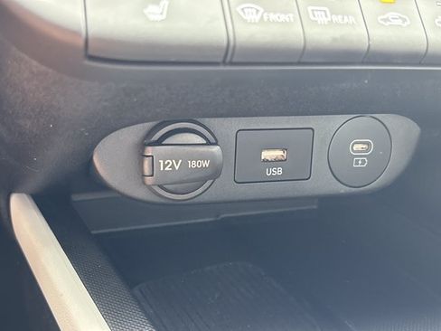 Used 2025 Hyundai Elantra Limited FWD image 33