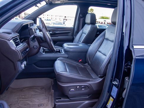 Used 2021 GMC Yukon XL Denali w/ Denali Premium Package AWD/4WD image 12