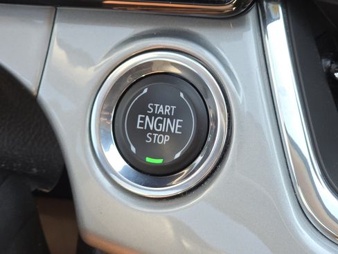 Used 2025 Chevrolet Trax LT FWD image 10