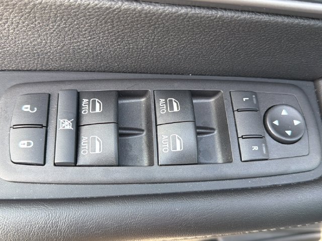 Used 2027 Chrysler Pacifica Select FWD image 14