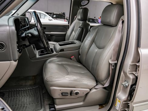Used 2006 Chevrolet Suburban LT w/ Preferred Equipment Group RWD image 36