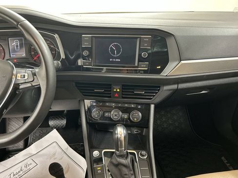 Used 2019 Volkswagen Jetta SE FWD image 18