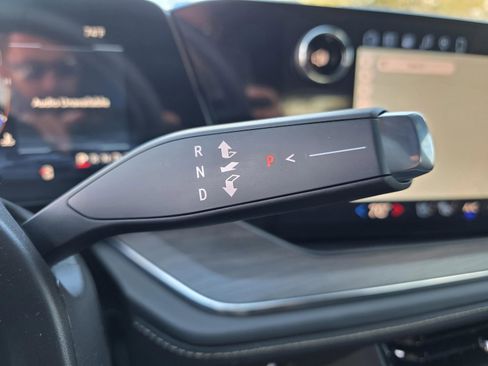 New 2026 Chevrolet Suburban Premier image 33