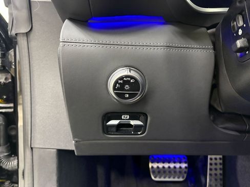 Used 2022 Mercedes-Benz SL 55 AMG 4MATIC w/ Driver Assistance Package image 12