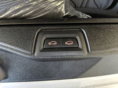 Used 2024 BMW X7 xDrive40i w/ Executive Package image 12