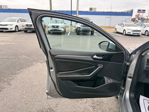 Used 2024 Volkswagen Jetta SE FWD image 24