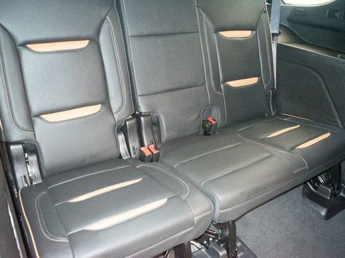 Used 2024 GMC Yukon AT4 w/ AT4 Premium Package AWD/4WD image 13