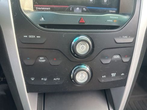 Used 2014 Ford Explorer XLT w/ Equipment Group 202A image 5