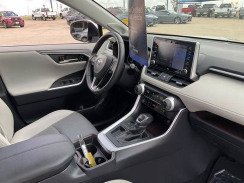 Used 2019 Toyota RAV4 Limited w/ Cold Weather Package FWD image 17