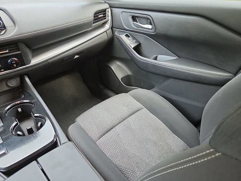 Certified 2025 Nissan Rogue SV FWD image 31