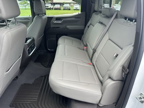 Used 2022 Chevrolet Silverado 1500 LTZ w/ LTZ Premium Package AWD/4WD image 18