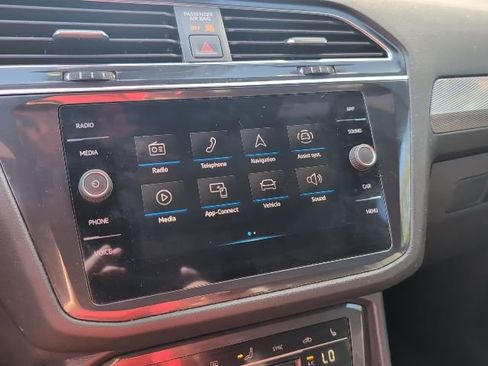 Used 2023 Volkswagen Tiguan SE R-Line image 12