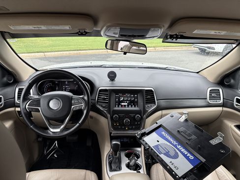 Certified 2021 Jeep Grand Cherokee Laredo AWD/4WD image 20