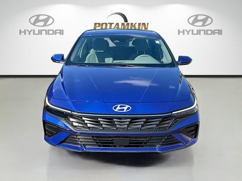 Certified 2025 Hyundai Elantra SEL image 2