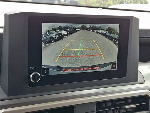 Certified 2025 Toyota Tacoma SR5 AWD/4WD image 17